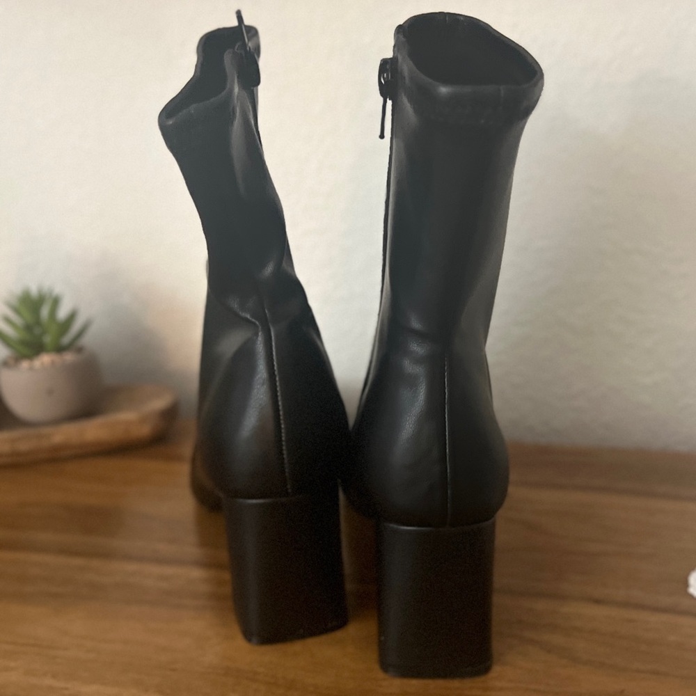 Steve Madden
Black
Size 9.5 
Ankle Boots
2.5” heel
NWT - Picture 5 of 16